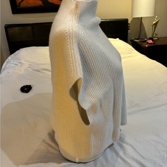 Cashmere short sleeve off the shoulder (depending how u wear it) - Picture 2 of 4